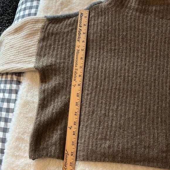 Lord & Taylor 100% Cashmere Boxy Cropped Sweater Neutrals Colorblock Brown Gray - Picture 12 of 14
